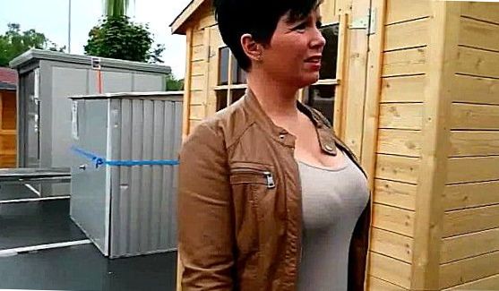 Молодой сотрудник пригласил сочную секретаршу в кабинет для того, чтобы отрахоть миловидную блондиночку в разных позах, прямо на столе их босса, порно видео