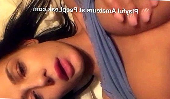 Группа девушек (18 лет) собираемся пожениться через несколько дней, поэтому они решили потратить их дней свободы на тропическом острове для удовольствия и секса, порно видео